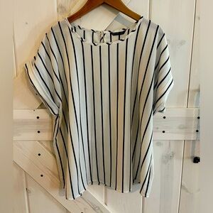 Short sleeve blouse